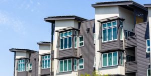 "Navigating Multifamily Credit Risks Amid Rising Vacancies and Rent Pressures"