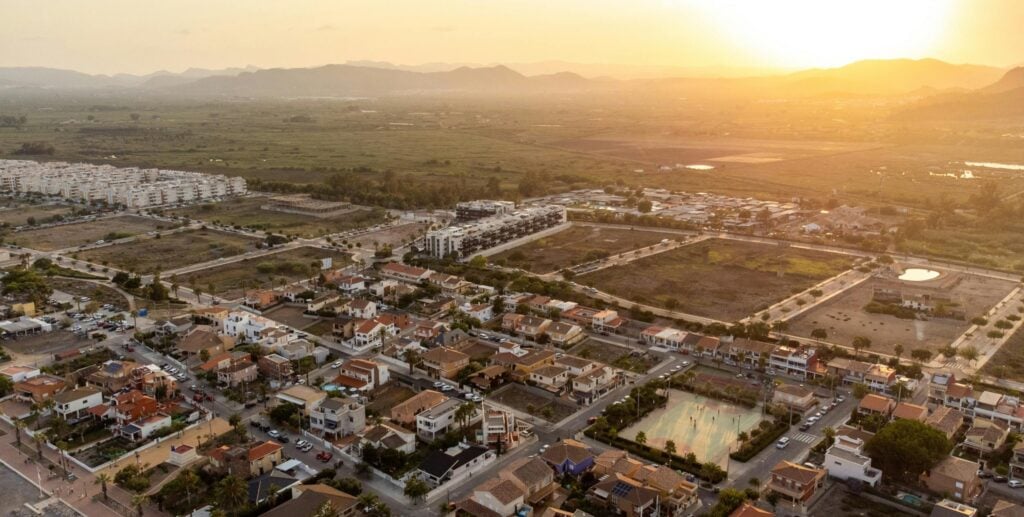 "Overcoming Local Law Challenges: Strategies for Mom and Pop Investors"