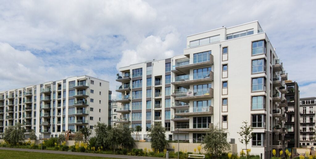 "Surge in Investor Confidence: Exploring the Booming Multifamily Market"